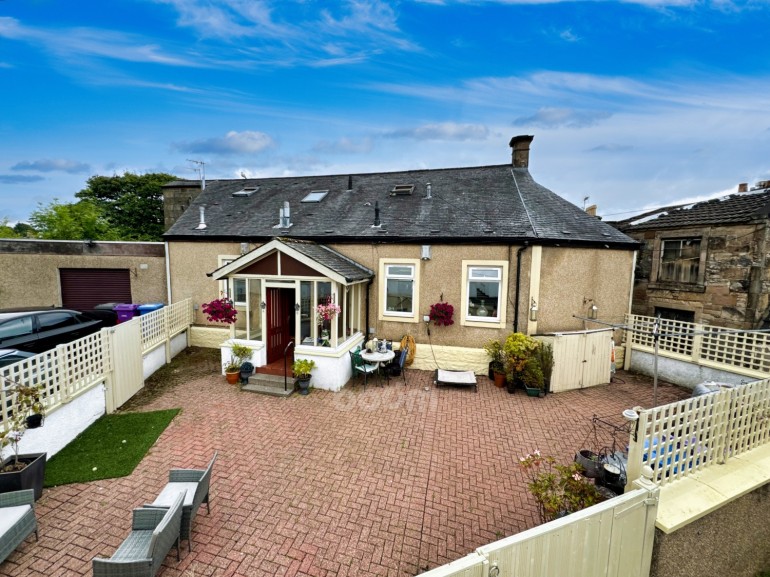 20b Main Street, Beith