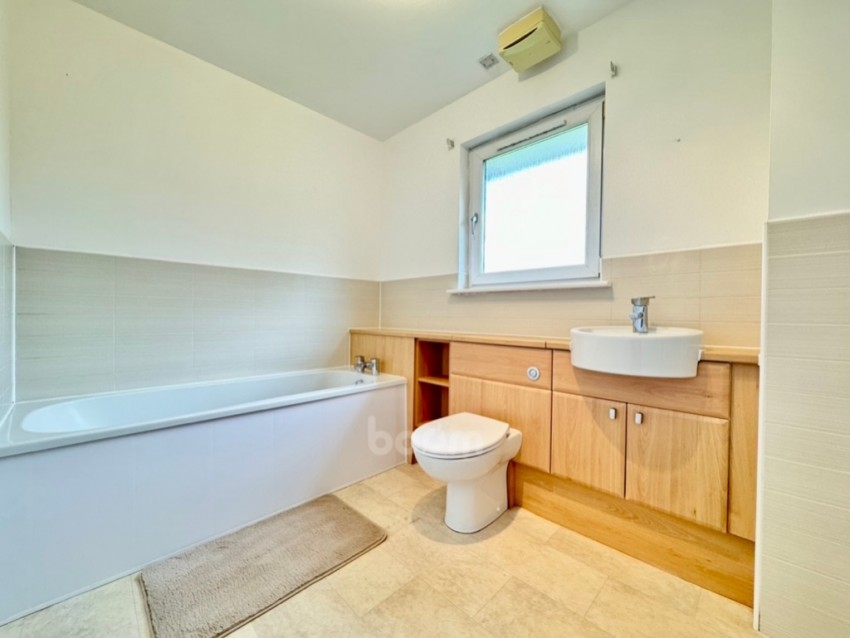 Images for 23, Flat 3/2 Loch Place, Bridge of Weir