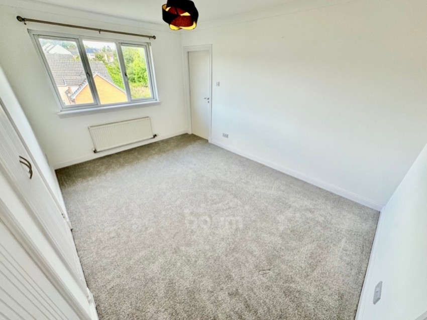 Images for 23, Flat 3/2 Loch Place, Bridge of Weir