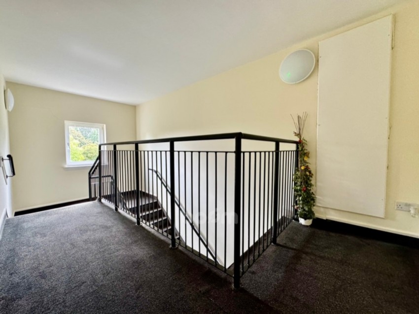 Images for 23, Flat 3/2 Loch Place, Bridge of Weir