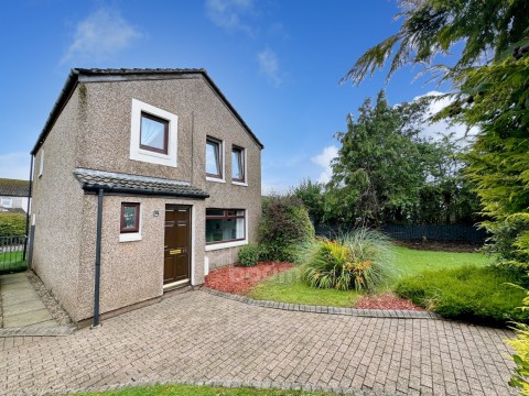 View Full Details for 17 Maxwell Court, Beith