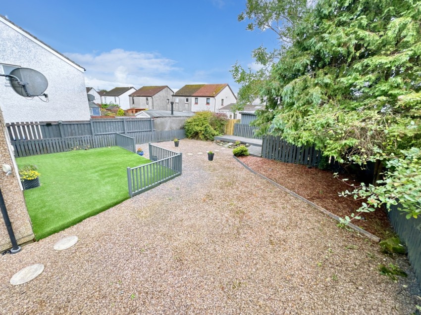 Images for 17 Maxwell Court, Beith