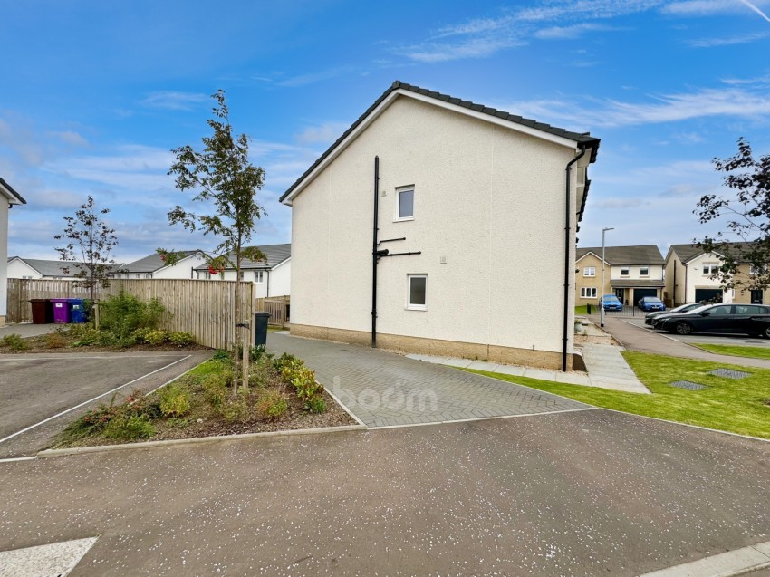 Images for 42 Silver Arrow Gardens, Kilwinning