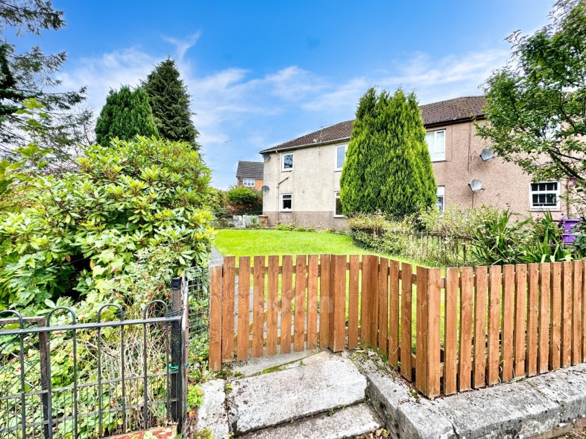 Images for 1 McHardy Crescent, Barrmill, Beith